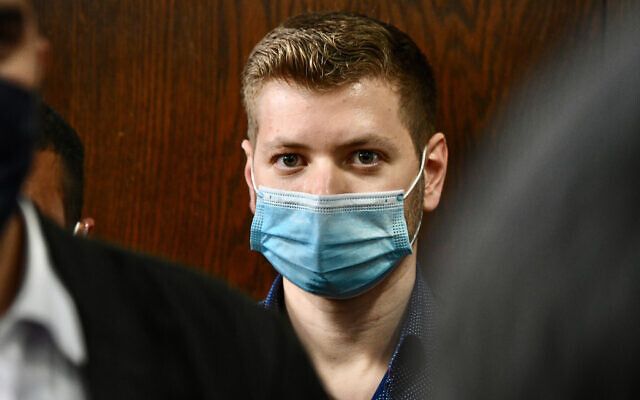 Yair Netanyahu, fils du Premier ministre Benjamin Netanyahu, arrive à une audience du tribunal à la cour des magistrats de Tel Aviv, le 10 mars 2021. (Crédit : Avshalom Sassoni/Flash90) Yair Netanyahu, fils du Premier ministre Benjamin Netanyahu, arrive à une audience du tribunal à la cour des magistrats de Tel Aviv, le 10 mars 2021. (Crédit : Avshalom Sassoni/Flash90)
