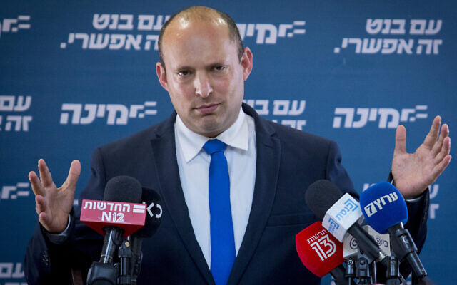 Le leader de Yamina Naftali Bennett pendant une réunion de faction à la Knesset, le 6 avril 2021. (Crédit : Olivier Fitoussi/Flash90) Le leader de Yamina Naftali Bennett pendant une réunion de faction à la Knesset, le 6 avril 2021. (Crédit : Olivier Fitoussi/Flash90)