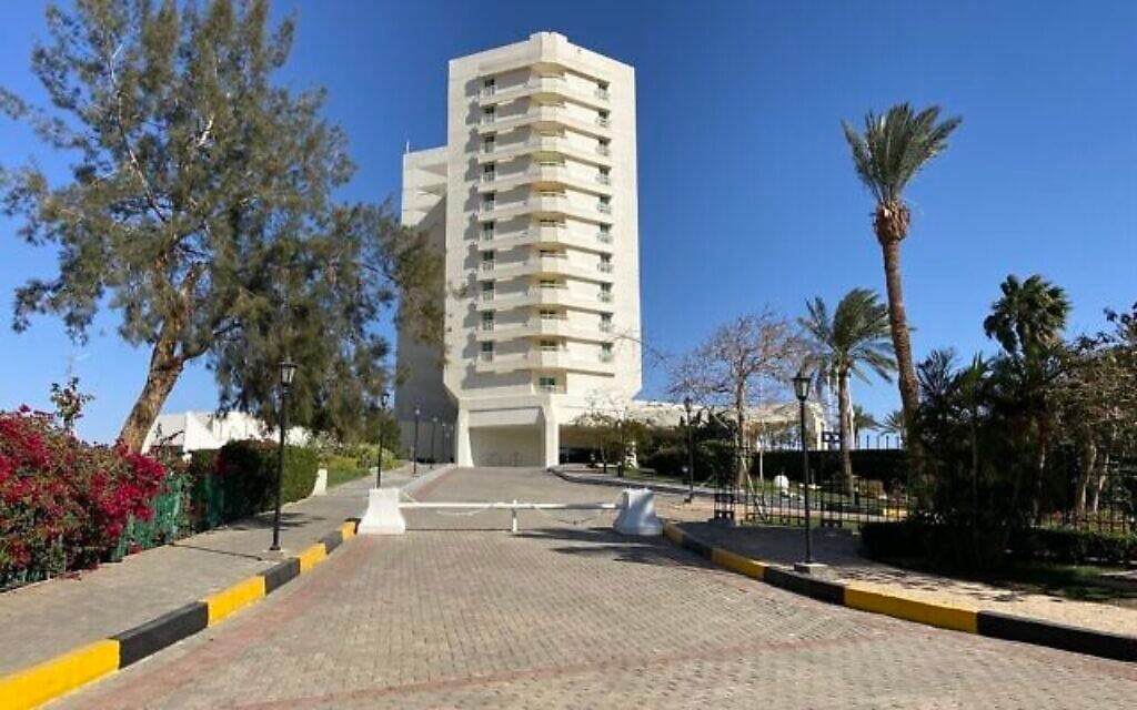 L'hôtel et Casino Taba Hilton, le 4 avril 2021. (Crédit : Jacob Magid/Times of Israel)