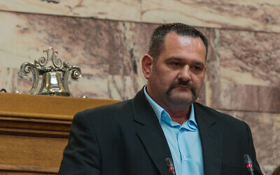Ioannis Lagos, député grec, membre du parti néo-nazi Aube Dorée. (Crédit : Jébulon/Wikimedia)