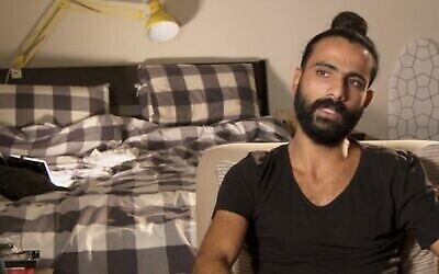 Capture d'écran de la vidéo d'un vétéran de Tsahal, Itzik Saidyan, souffrant de troubles de stress post-traumatique, qui parle de son combat. (Douzième chaîne)