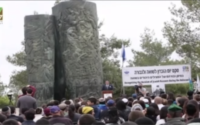 Une capture d'écran de la cérémonie conjointe de commémoration de la Shoah à l'occasion de la Journée de commémoration des martyrs et héros de la Shoah, parrainée par le Centre mondial du B'nai B'rith à Jérusalem et le Keren Kayemeth LeIsrael le 8 avril 2021. (Capture d'écran : YouTube)