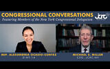 La représentante Alexandria Ocasio-Cortez, D-NY, est interviewée par Michael Miller, responsable du Conseil des relations avec les communautés juives de New York, le 1er avril 2021. (Capture d'écran/YouTube)