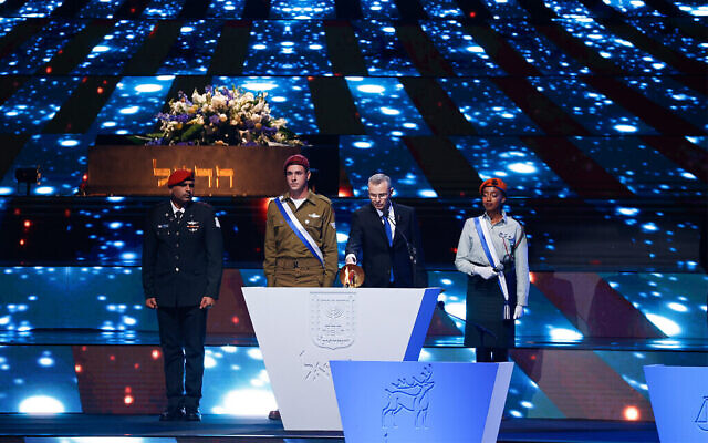 Le président de la Knesset Yariv Levin participe à la répétition principale de la 73e cérémonie du Jour de l'Indépendance, qui se tient au Mont Herzl, à Jérusalem, le 14 avril 2021. (Crédit : Yonatan Sindel/Flash90)