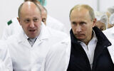 L'homme d'affaires russe Yevgeny Prigozhin, à gauche, et le président Vladimir Poutine, à droite, à l'usine de l'homme d'affaires aux abords de Saint Petersburg, en Russie, le 20 septembre 2010. (Crédit : Alexei Druzhinin/Pool Photo via AP, File)