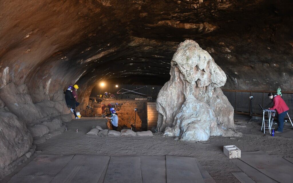 La grotte de Wonderwerk, en Afrique du Sud. (Crédit : Michael Chazan de l'université de Toronto) La grotte de Wonderwerk, en Afrique du Sud. (Crédit : Michael Chazan de l'université de Toronto)