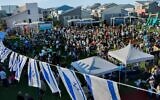 Le Centre communautaire juif de Palo Alto, en Californie, fête la Journée de l'indépendance en présence de la communauté israélienne de la Silicon Valley, le 9 mai 2019. (Crédit :  Saul Bromberger/Autorisation JCC Palo Alto)