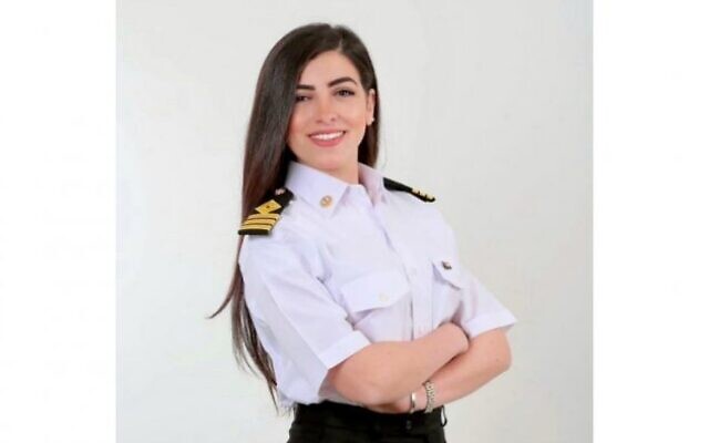 La première capitaine égyptienne de bateau Marwa Elselehdar. (Crédit : Instagram Photo/@marwa.elselehdar) La première capitaine égyptienne de bateau Marwa Elselehdar. (Crédit : Instagram Photo/@marwa.elselehdar)
