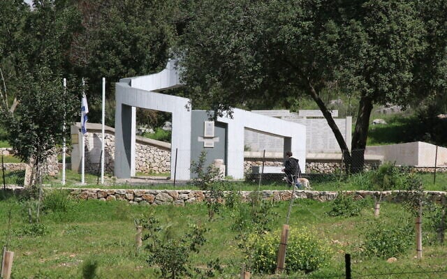 Le monument Mahal en mémoire des bénévoles étrangers de l'armée israélienne. (Crédit : Shmuel Bar-Am) Le monument Mahal en mémoire des bénévoles étrangers de l'armée israélienne. (Crédit : Shmuel Bar-Am)