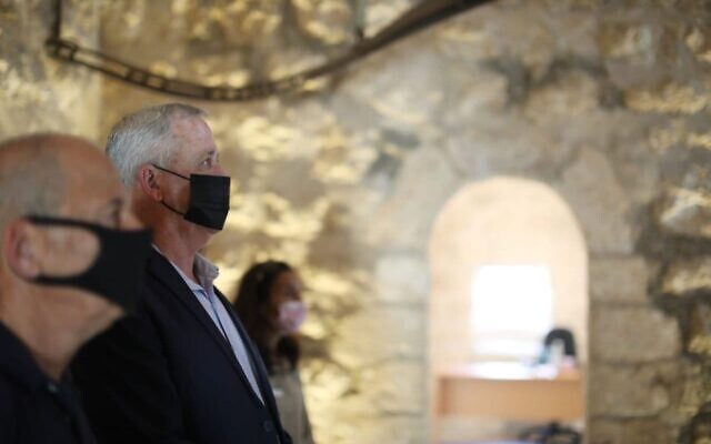 Le ministre de la Défense Benny Gantz lors d'une cérémonie à Shaar Hagai, marquant les 80 ans de la formation du Palmach, le 9 avril 2021. (Ministère de la Défense) Le ministre de la Défense Benny Gantz lors d'une cérémonie à Shaar Hagai, marquant les 80 ans de la formation du Palmach, le 9 avril 2021. (Ministère de la Défense)