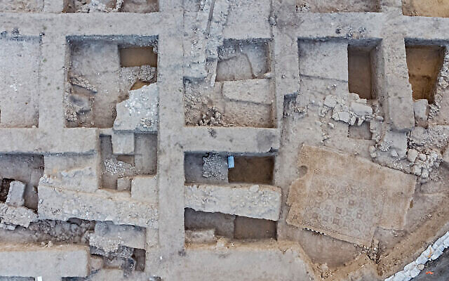 Mosaïque vieille de 1 600 ans découverte lors de fouilles archéologiques à Yavne. (Assaf Peretz/Israel Antiquities Authority)
