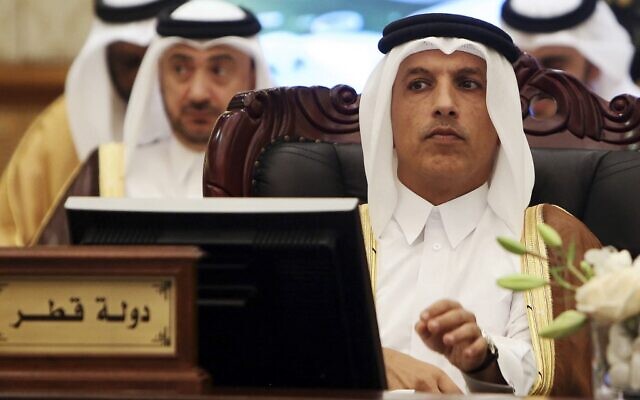 Le ministre qatari des Finances, Ali Charif al-Emadi (à droite) au comité de coopération financière et économique du CCG à Koweït, le 6 novembre 2018. (Crédit : Yasser Al-Zayyat / AFP) Le ministre qatari des Finances, Ali Charif al-Emadi (à droite) au comité de coopération financière et économique du CCG à Koweït, le 6 novembre 2018. (Crédit : Yasser Al-Zayyat / AFP)