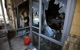 Le restaurant juif Uri Buri d'Akko, connu pour son engagement en faveur de la coexistence, a été attaqué et fortement endommagé lors des émeutes dans la ville, le 13 mai 2021. (JALAA MAREY / AFP)