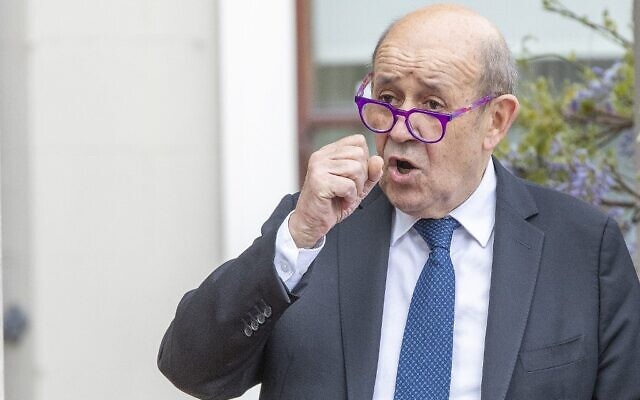 Le ministre des Affaires étrangères français Jean-Yves Le Drian à Dublin, le 20 mai 2021. (Crédit : PAUL FAITH / AFP) Le ministre des Affaires étrangères français Jean-Yves Le Drian à Dublin, le 20 mai 2021. (Crédit : PAUL FAITH / AFP)