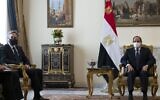 Le secrétaire d'État américain Antony Blinken (à gauche) rencontre le président égyptien Abdel Fattah al-Sissi au palais présidentiel d'Héliopolis, le 26 mai 2021 (Crédit : Alex Brandon / POOL / AFP)