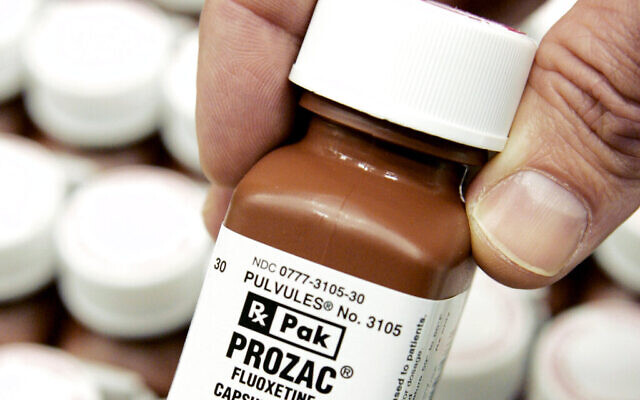 Image d'illustration : un flacon de Prozac (Crédit : AP Photo/Darron Cummings, File)