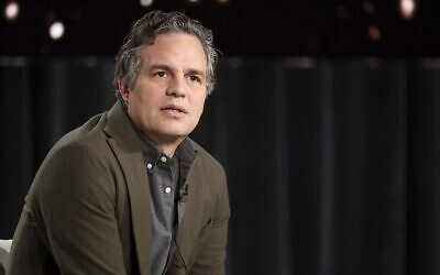 Mark Ruffalo apparaît au panel "I Know This Much is True" lors de la tournée de presse hivernale HBO TCA 2020 au Langham Huntington, le mercredi 15 janvier 2020 à Pasadena, en Californie (Crédit : Willy Sanjuan / Invision / AP)