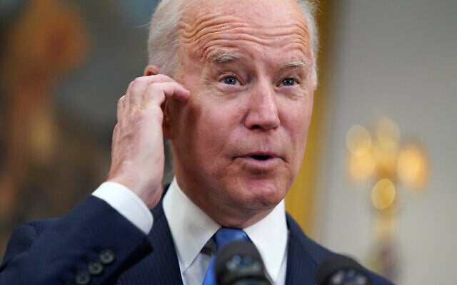 Le président Joe Biden s'exprime dans la salle Roosevelt de la Maison Blanche, à Washington, le 13 mai 2021. (Crédit : AP Photo/Evan Vucci) Le président Joe Biden s'exprime dans la salle Roosevelt de la Maison Blanche, à Washington, le 13 mai 2021. (Crédit : AP Photo/Evan Vucci)