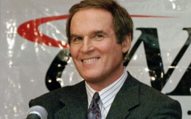 DOSSIER - L'acteur / comédien Charles Grodin, apparaît lors d'une conférence de presse l'annonçant comme animateur de la nouvelle émission aux heures de grande écoute de CNBC "Charles Grodin" à New York le 15 novembre 1994. (Crédit : AP / Marty Lederhandler, dossier)