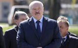 Le président du Bélarus, Alexandre Loukachenko assiste à un rassemblement de requiem à l'occasion du 35e anniversaire de la catastrophe de Tchernobyl dans la ville de Bragin, au sud-est de Minsk, au Bélarus, le 26 avril 2021. (Crédit : Sergei Sheleg/BelTA Pool Photo via AP, File)