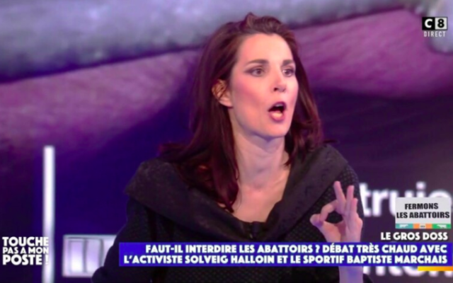 Solveig Halloin, activiste pour la protection animale, dans l’émission « Touche pas à mon poste » sur C8, le 6 mai 2021. (Capture d’écran TPMP / C8)