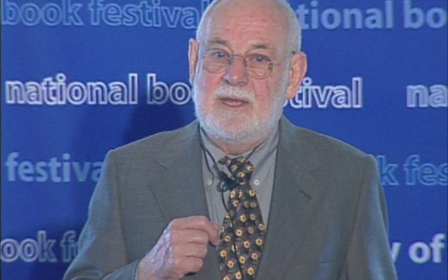 Eric Carle au festival national du livre en 2002. (Crédit : Wikimedia) Eric Carle au festival national du livre en 2002. (Crédit : Wikimedia)
