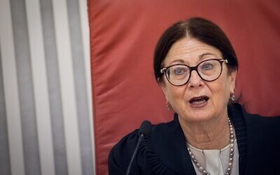 La présidente de la Cour suprême, Esther Hayut lors d'une audience à la Cour suprême à Jérusalem, le 29 juillet 2019. (Crédit : Yonatan Sindel/Flash90)