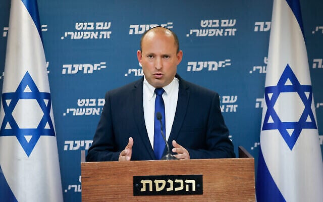 Le président de Yamina, Naftali Bennett, dirige une réunion de faction à la Knesset, le 26 avril 2021. (Yonatan Sindel/Flash90) Le président de Yamina, Naftali Bennett, dirige une réunion de faction à la Knesset, le 26 avril 2021. (Yonatan Sindel/Flash90)