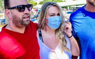 Tzipi Refaeli à sa libération de la prison de Neve Tirza à Ramle, le 24 mai 2021. (Crédit : Avshalom Sassoni/Flash90)
