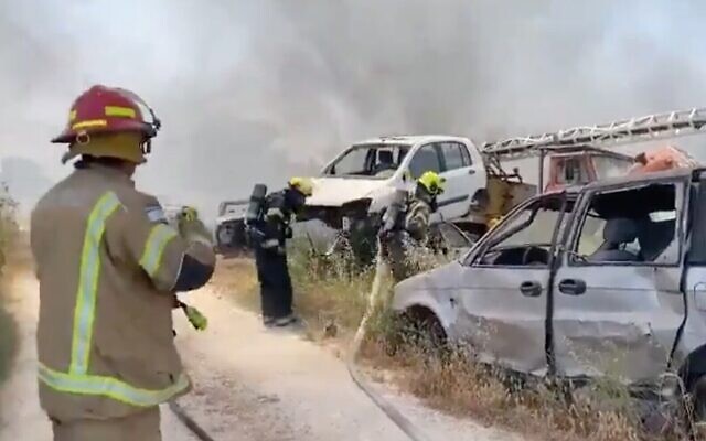 Capture d'écran de la vidéo d'un incendie au Moshav Zeitan, le 2 mai 2021. (Twitter)