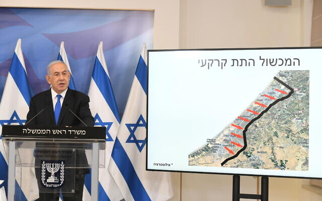 Le Premier ministre Benjamin Netanyahu en conférence de presse après le cessez-le-feu avec le Hamas, à Tel Aviv, le 21 mais2021. (Crédit : Amos Ben Gershom/GPO)