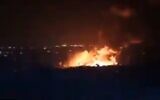 Incendie dans la ville portuaire syrienne de Lattaquié, prétendument causé par une frappe aérienne israélienne, le 5 mai 2021 (Capture d'écran/Twitter).