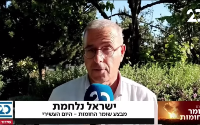Le correspondant de la Vingtième chaîne Kobi Finkler lors d'une émission le 19 mai 2021. (Capture d'écran / YouTube) Le correspondant de la Vingtième chaîne Kobi Finkler lors d'une émission le 19 mai 2021. (Capture d'écran / YouTube)