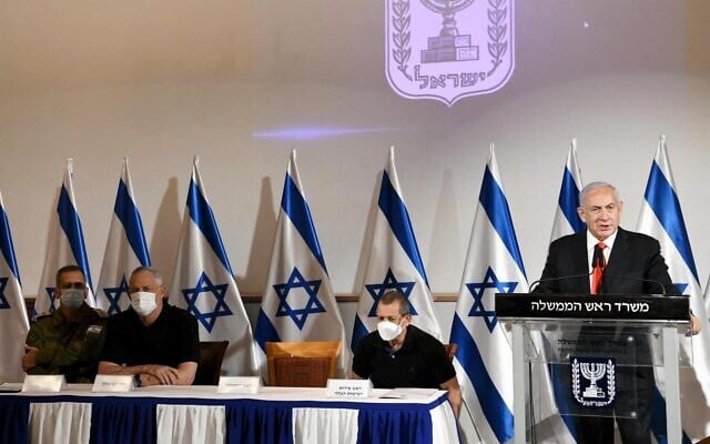 Déclaration du Premier ministre Benjamin Netanyahu depuis le siège de l'armée israélienne à Tel Aviv, le 11 mai 2021. (Crédit : Amos Ben-Gershom (GPO)