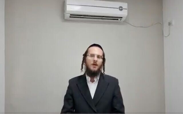 Capture d'écran de la vidéo de Yoel Schlezinger décrivant les événements au mont Meron, le 2 mai 2021. (Twitter)
