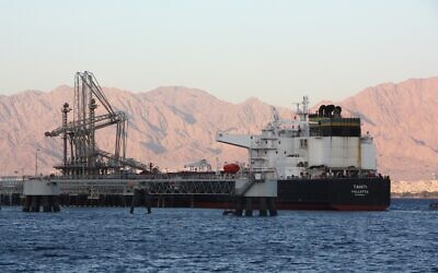 Un pétrolier accoste à Eilat. (Autorisation, Shmuel Taggar, Environnement du désert et de la mer, Eilat)