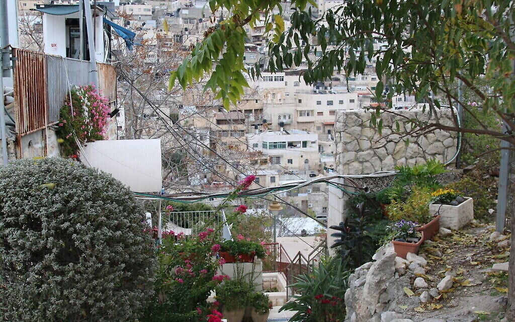 Une vue de Silwan depuis la maison   Meyuhas dans la Cité de David. (Crédit : Shmuel Bar-Am)