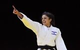 L'Israélienne Gefen Primo après son combat contre l'Ouzbèke Diyora Keldiyorova, lors du match pour la médaille de bronze dans la catégorie des moins de 52 kg lors des Championnats du monde de judo 2021 à la Papp Laszlo Arena de Budapest, en Hongrie, le 7 juin 2021. (Crédit : Attila KISBENEDEK / AFP)