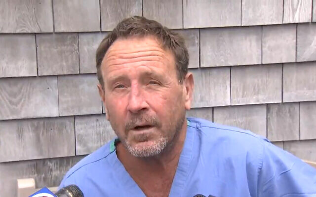 Michael Packard a été avalé par une baleine à bosse près du Massachusetts le 11 juin 2021. (Capture d'écran : Twitter) Michael Packard a été avalé par une baleine à bosse près du Massachusetts le 11 juin 2021. (Capture d'écran : Twitter)