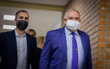 Le président du parti Israel Beytenu, Avigdor Liberman, à une réunion avec les chefs du futur gouvernement d'union à la Knesset à Jérusalem, le 13 juin 2021. (Crédit : Olivier Fitoussi/Flash90)