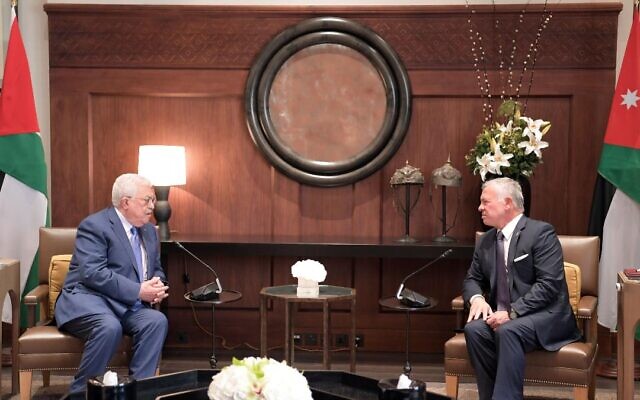Le président de l'Autorité palestinienne Mahmoud Abbas rencontre le roi de Jordanie Abdallah II à Amman le 30 juin 2021. (Crédit :  WAFA)