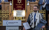 Zsolt Balla, rabbin d'État de Saxe, à la synagogue de Leipzig, en Allemagne, le 21 juin 2021, après son intronisation au poste de rabbin militaire des forces armées. (Crédit : Hendrik Schmidt/dpa via AP)