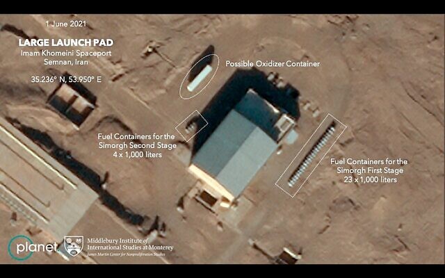Cette image satellite fournie par Planet Labs Inc. et annotée par des experts du James Martin Center for Nonproliferation Studies du Middlebury Institute of International Studies montre les préparatifs au Centre de lancements de satellites Imam Khomeini dans la province iranienne de Semnan le 1er juin 2021. (Crédit : Planet Labs Inc., James Martin Center for Nonproliferation Studies at Middlebury Institute of International Studies via AP) Cette image satellite fournie par Planet Labs Inc. et annotée par des experts du James Martin Center for Nonproliferation Studies du Middlebury Institute of International Studies montre les préparatifs au Centre de lancements de satellites Imam Khomeini dans la province iranienne de Semnan le 1er juin 2021. (Crédit : Planet Labs Inc., James Martin Center for Nonproliferation Studies at Middlebury Institute of International Studies via AP)