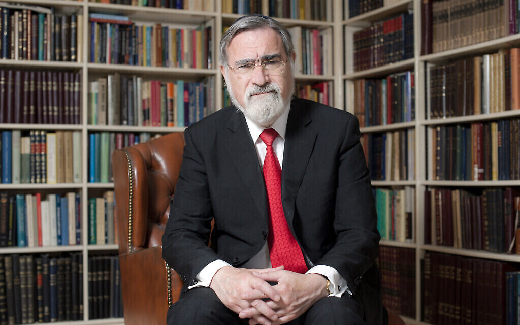 Le grand-rabbin britannique Lord Sacks en 2013 (Crédit : Blake-Ezra Photography Ltd.)