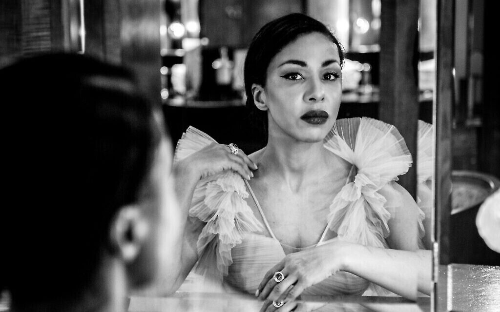 Kathryn Drysdale, de la série Netflix "Bridgerton", au Claridge's pour les SAG Awards virtuels en mars 2021, photographiée par Blake Ezra (Crédit : Blake Ezra).