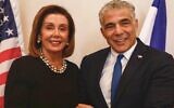 La présidente de la chambre américaine Nancy Pelosi et le chef de Yesh Atid, Yair Lapid, à la Knesset, le 23 janvier 2020. (Crédit : Yair Lapid/Twitter)