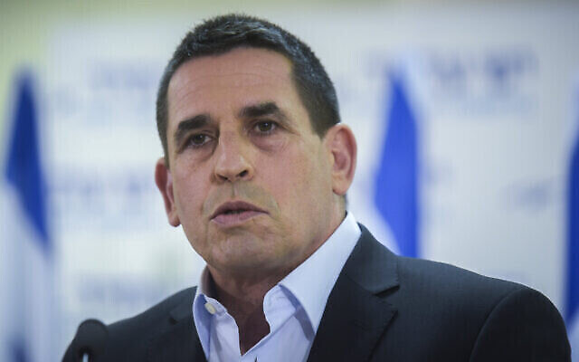 Yoav Segelovich, membre au parti politique Yesh Atid s'exprime lors d'une conférence de presse à Tel Aviv, le 29 mai 2016. (Crédit : Flash90)