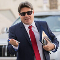 Ofir Akunis arrivant pour une réunion du Likud, à Jérusalem, le 28 mai 2019. (Crédit : Yonatan Sindel/Flash90)