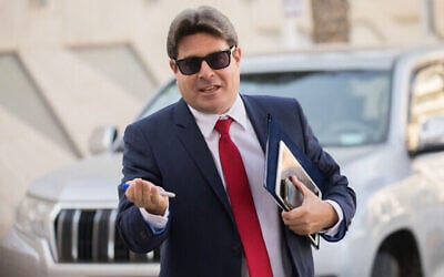 Ofir Akunis arrivant pour une réunion du Likud, à Jérusalem, le 28 mai 2019. (Crédit : Yonatan Sindel/Flash90)