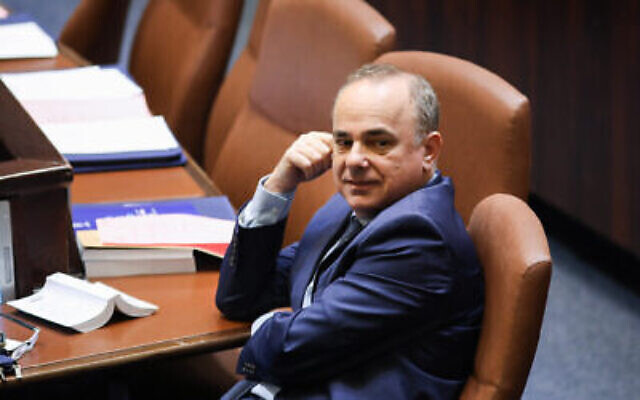 Le ministre israélien de l'Énergie Yuval Steinitz, lors d'une discussion sur un projet de loi visant à dissoudre le Parlement, à la Knesset, à Jérusalem, le 29 mai 2019. (Crédit : Hadas Parush/Flash90)
